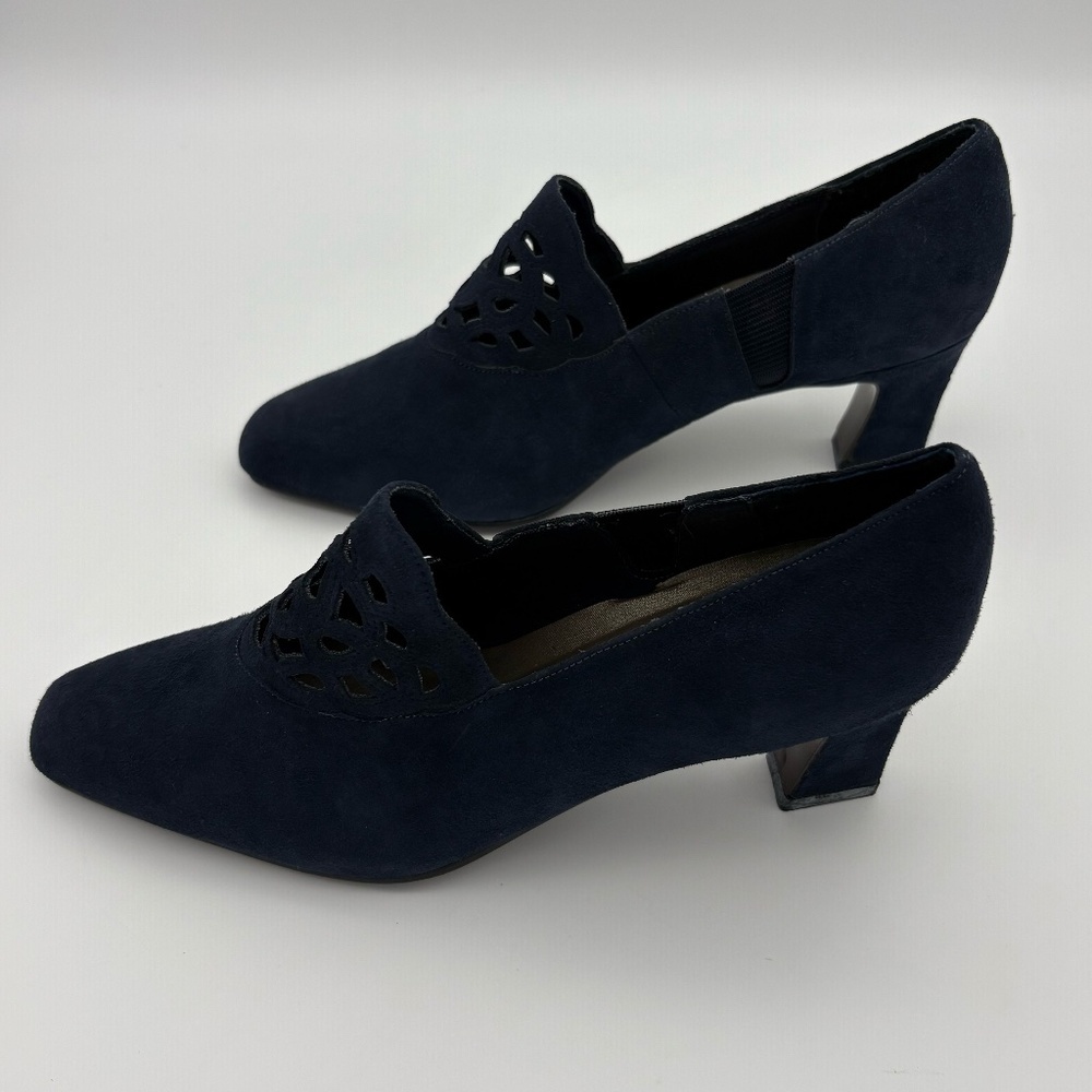 NWOB KIKIT Vintage Navy Suede Leather Closed Toe Block Heel with Cut Out Design